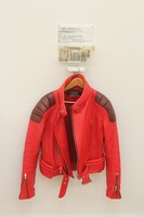 金田のレプリカジャケット。500円以上の募金により、試着とバイクの試乗が可能。