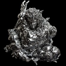 「ジョジョの奇妙な冒険 カーズの考えるのをやめた文鎮」シルバーVer. (C)荒木飛呂彦／集英社