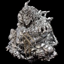 「ジョジョの奇妙な冒険 カーズの考えるのをやめた文鎮」シルバーVer. (C)荒木飛呂彦／集英社