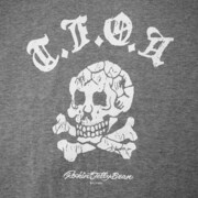 「T.F.O.A クローズ＆WORST」Tシャツのグレー×ホワイト。