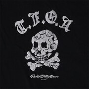 「T.F.O.A クローズ＆WORST」Tシャツのブラック×シルバー。