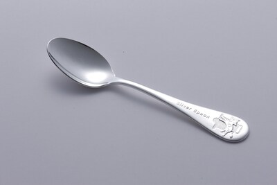 「銀の匙 Silver Spoon」3巻限定版に付属する「大蝦夷農業高校購買部特製・銀のスプーン」。