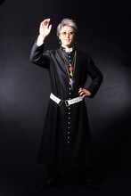 藤本獅郎（今井靖彦） (C)加藤和恵／集英社・LIVE ACT「青の祓魔師」製作委員会