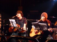 「白い原稿用紙」を結成した江口寿史（左）と、とり・みき。