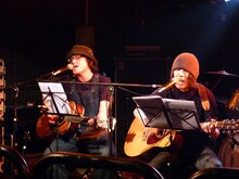 「白い原稿用紙」を結成した江口寿史（左）と、とり・みき。