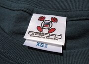 「Memento mori」Tシャツのタグ。