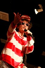 昨年36年ぶりとなるアルバム「闇のアルバム2」を発表し、音楽活動も絶好調な楳図かずお。撮影：福井馨