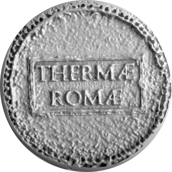 「テルマエ・ロマエ」5巻特装版に付く「ルシウスコインストラップ」のコイン裏面。※画像は製作中の原型。(c)MARI YAMAZAKI 2012