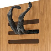 狭い隙間に入り込むサンタナ。 (C)荒木飛呂彦／集英社