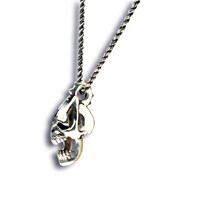 ネックレス「質問を質問で返すなあーっ!!」(C)LUCKY LAND COMMUNICATIONS / SHUEISHA