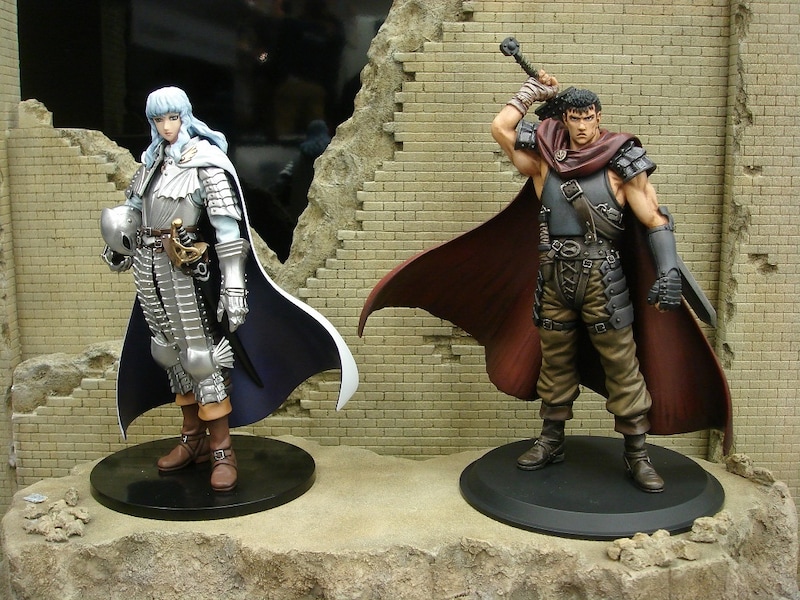 「ベルセルク DXFフィギュア」よりグリフィス（写真左）とガッツ。(c)三浦建太郎（スタジオ我画）・白泉社／BERSERK FILM PARTNERS