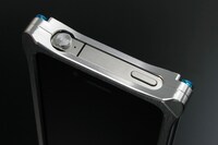 「iPhone4,4Sアルミ削り出しケース(ソリッドシルバー)」(C)Chuya Koyama/Kodansha