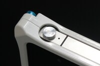 「iPhone4,4Sアルミ削り出しケース(ソリッドホワイト)」(C)Chuya Koyama/Kodansha