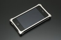 「iPhone4,4Sアルミ削り出しケース(ソリッドバンパーシルバー)」(C)Chuya Koyama/Kodansha