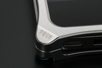 「iPhone4,4Sアルミ削り出しケース(ソリッドバンパーシルバー)」(C)Chuya Koyama/Kodansha