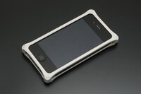 「iPhone4,4Sアルミ削り出しケース(ソリッドバンパーホワイト)」(C)Chuya Koyama/Kodansha