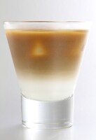 訣別もまた、宿命 （苦味の強いコーヒーと牛乳のアイスカフェオレ）（c）三浦建太郎（スタジオ我画）・白泉社/BERSERK FILM PARTNERS