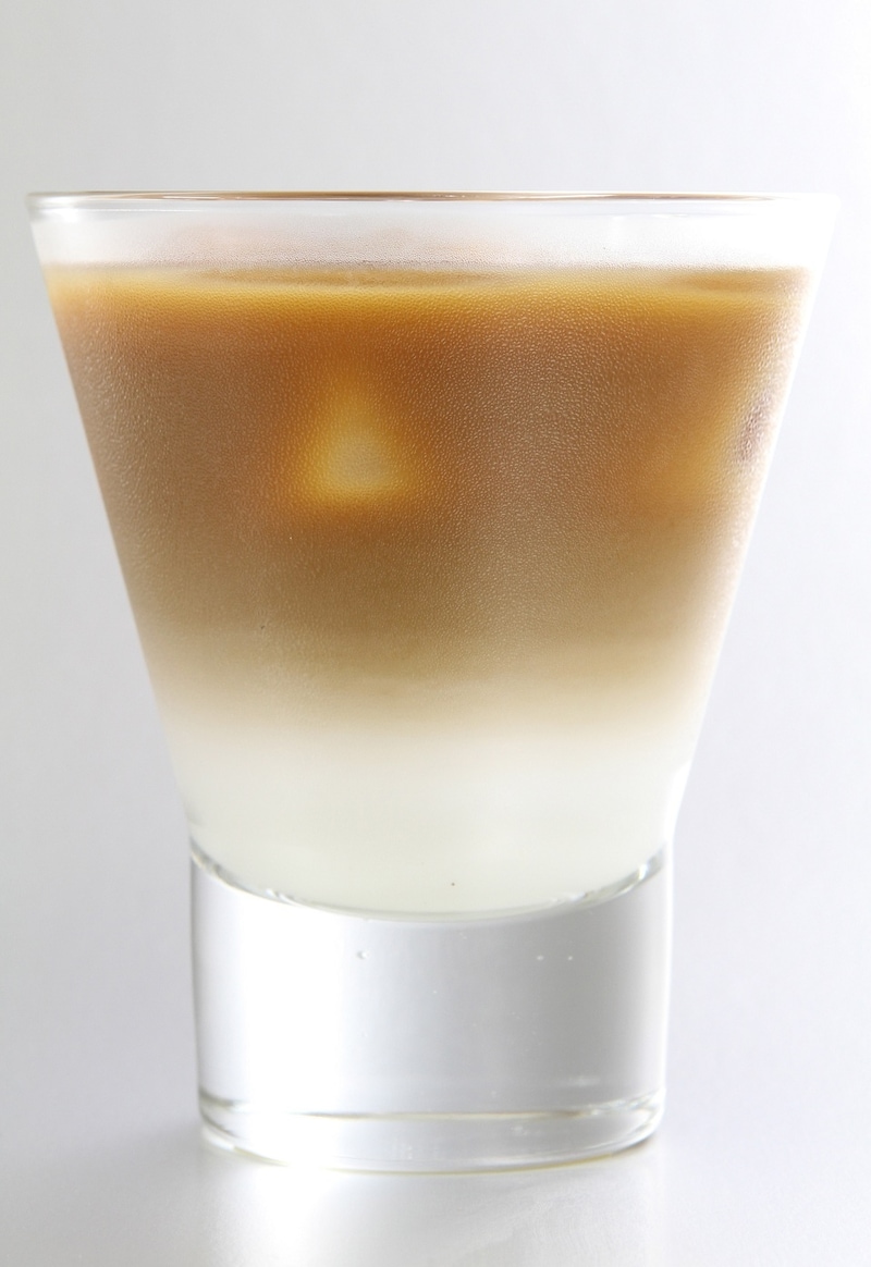 訣別もまた、宿命 （苦味の強いコーヒーと牛乳のアイスカフェオレ）（c）三浦建太郎（スタジオ我画）・白泉社/BERSERK FILM PARTNERS