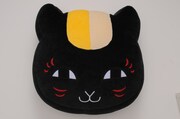 応募者全員サービスの「もっちりクッション」黒ニャンコバージョン。