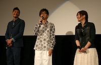 （左から）岩永洋昭、櫻井孝宏、行成とあ。