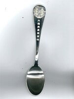 7月25日発売の少年サンデーS9月号に付属するスプーン。柄に押されているロゴが、エゾノーのものになっている。