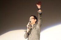 「（会場内で）我こそは『009』を深く知っています、という人はどれくらいいますか？」と問いかけ、ポツポツとしか手が挙がらないことに驚く神山健治。