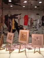 ユニクロ銀座店での展示の様子。