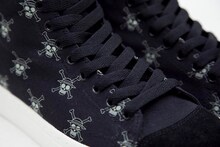 「ワンピース FLAG ONE スニーカー [UBIQ]（ブラック）」(C)尾田栄一郎／集英社・フジテレビ・東映アニメーション