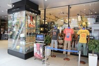 ルミネマン渋谷店での展示の様子。