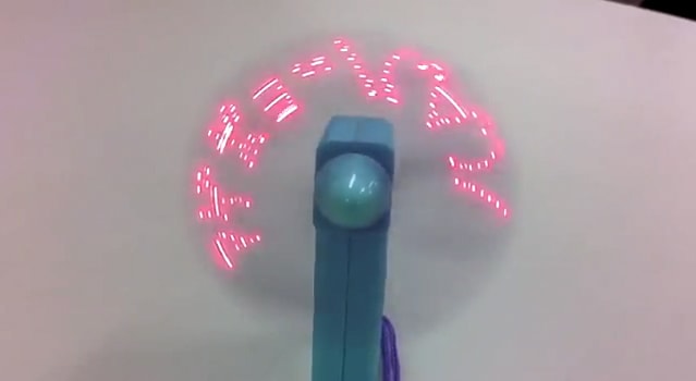 付録「姫キラ☆せんぷうき」を使用した様子。回転する羽根に「アゲポヨ～＼(＾▽＾)／」の文字が点灯している。