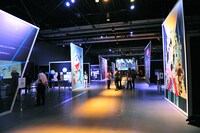 「企画展『科学で体験するマンガ展』～時を超える夢のヒーロー～」の会場内。