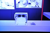 「サイボーグ009」ブースより。高速で回転するイラストも、特殊なゴーグルを通せば視認できる。