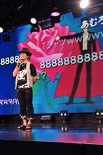 「美少女戦士セーラームーン」20周年Tシャツを着て現れた古谷。