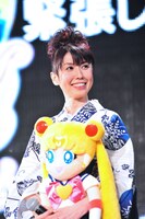 三石は小佐野から渡されたというセーラームーンのぬいぐるみを小脇に抱え登場。自宅には、庵野秀明からもらったという同じぬいぐるみがあるとのこと。