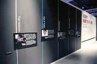 会場内のディスプレイ。