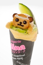 アンジェリーナで販売される「ラッキーアイテムはくまなのだよクレープ」。(C)藤巻忠俊/集英社・黒子のバスケ製作委員会