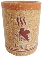 「えゔぁ屋」オリジナル商品の「湯のみ」。