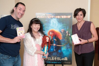 写真左から監督のマーク・アンドリュース、いがらしゆみこ、プロデューサーのキャサリン・サラフィアン。撮影：荒井健