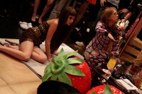 映画「ヘルタースケルター」撮影中のカット。(C)2012映画『ヘルタースケルター』製作委員会