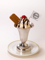 8月1日から15日まで販売される「Wagnaria 特製チョコレートパフェ」550円。