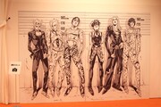 第5部のコーナーに設置されているジョルノたちの等身大イラスト。このスペースは撮影可能だ。