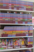 「ジョジョの奇妙な冒険」も全巻揃う。