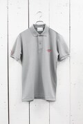 「NARUTO×MANGART BEAMS T “SASUKE POLO”」グレー (C)岸本⻫史 スコット／集英社・テレビ東京・ぴえろ