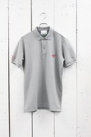 「NARUTO×MANGART BEAMS T “SASUKE POLO”」グレー (C)岸本⻫史 スコット／集英社・テレビ東京・ぴえろ