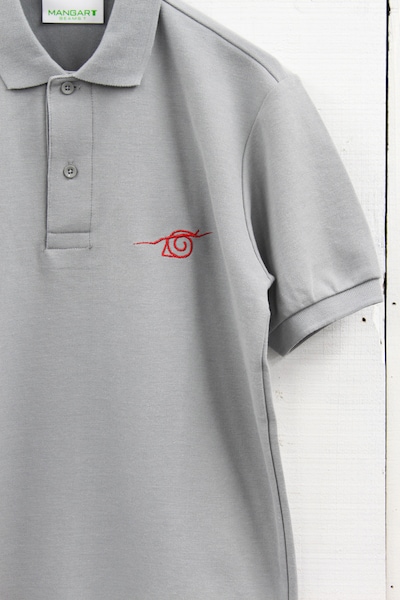 「NARUTO×MANGART BEAMS T “SASUKE POLO”」グレー (C)岸本⻫史 スコット／集英社・テレビ東京・ぴえろ