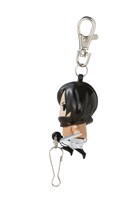 「進撃の巨人」8巻限定版に付く、ミカサのキーホルダー。
