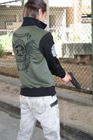 「バイオハザード」オリジナルジャージのクリスVer.。(c)CAPCOM CO., LTD. ALL RIGHTS RESERVED.