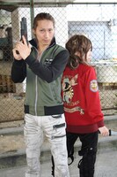 「バイオハザード」オリジナルジャージ。手前がクリスVer.、奥がメラVer.。(c)CAPCOM CO., LTD. ALL RIGHTS RESERVED.