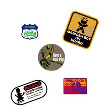 H賞「トランジットステッカーセット」のうち1種。(C)荒木飛呂彦＆LUCKY LAND COMMUNICATIONS／集英社