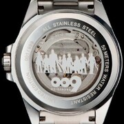 裏蓋にはエディションナンバーと、サイボーグ戦士たちのシルエット。(C) 2012『009 RE:CYBORG』製作委員会